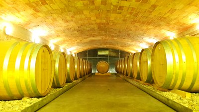 Sala crianza barricas Onra negre.jpg.